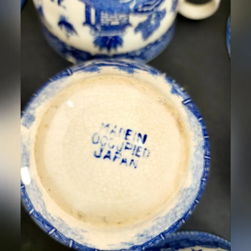 Set of 8 antique Blue willow ceramic tea cups